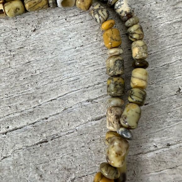 Vintage Natural Stone Bead And Carved Fish Pendant Necklace - Picture 4 of 6